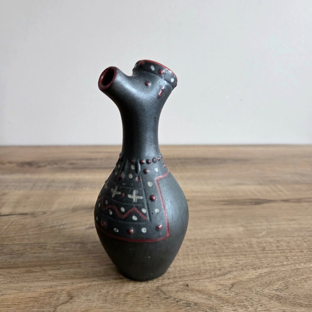 Vintage 1970s art pottery ceramic carafe/pitcher penguin shape. Vintage kitchen. - Picture 2 of 7